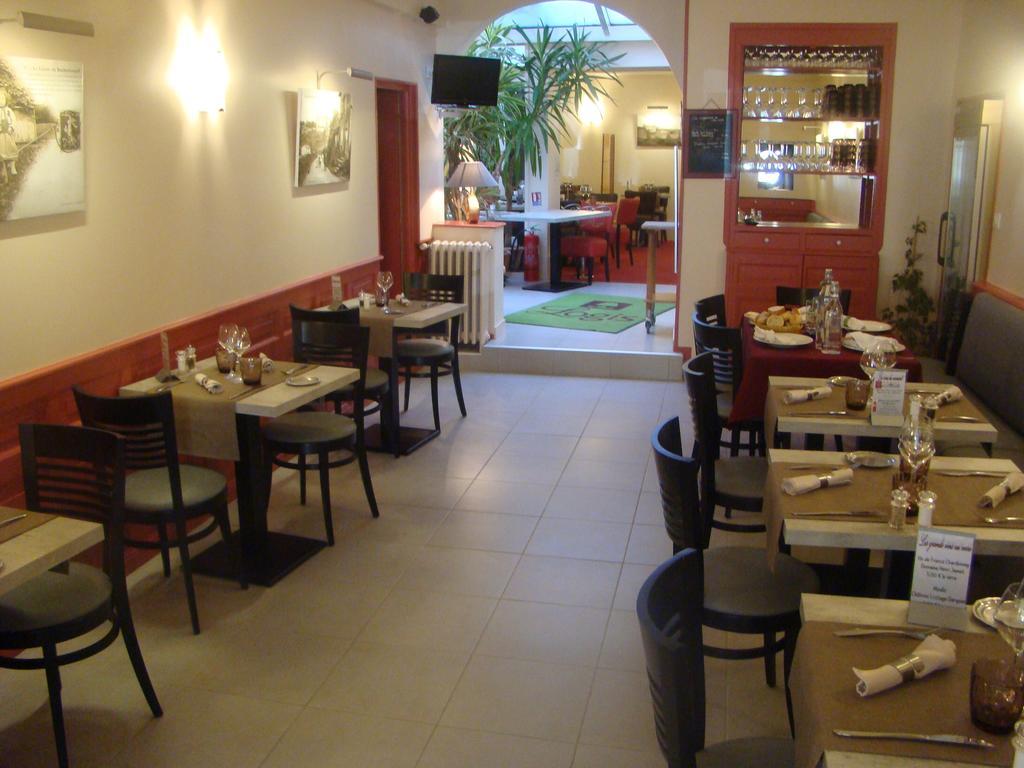 Logis Hotel De France Rochechouart Exterior photo
